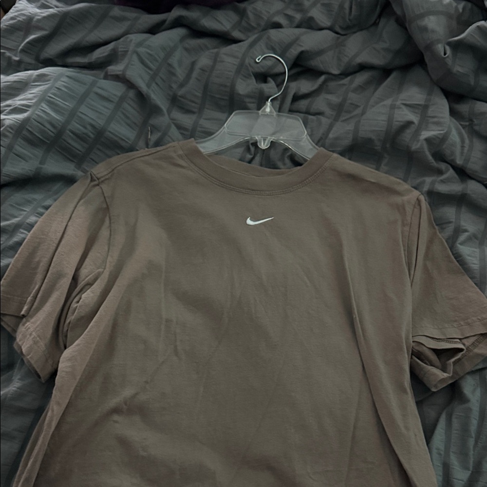 Nike Men's Dark Brown Short Sleeve Tee